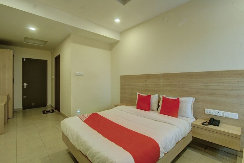 Hotel Oyo 26739 Arasu Regency