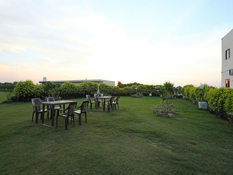 Oyo 17408 Scindia Resorts And Hotels