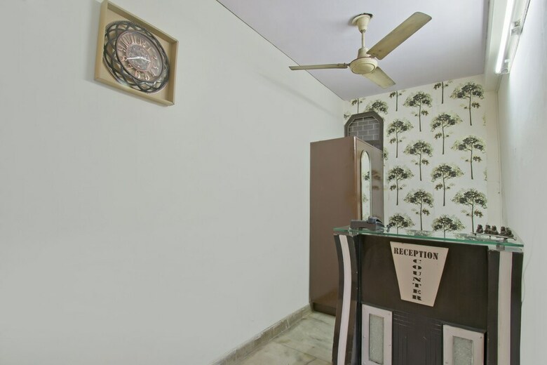 Hotel Oyo 24376 Merriment Residency