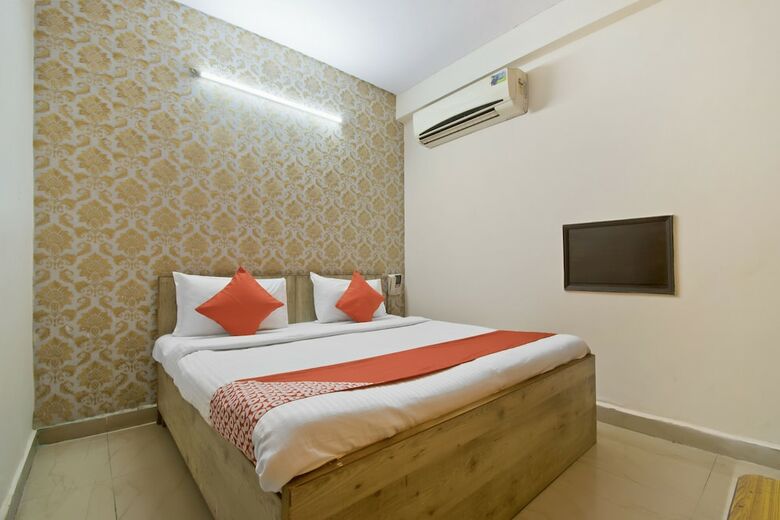 Hotel Oyo 24376 Merriment Residency