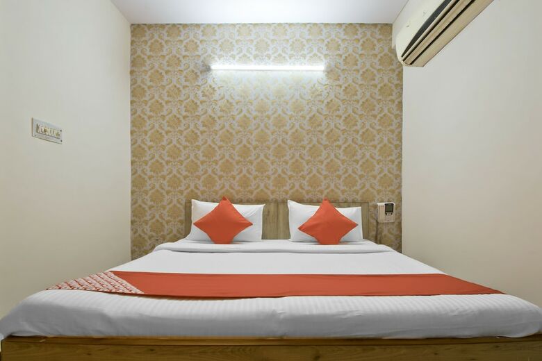 Hotel Oyo 24376 Merriment Residency
