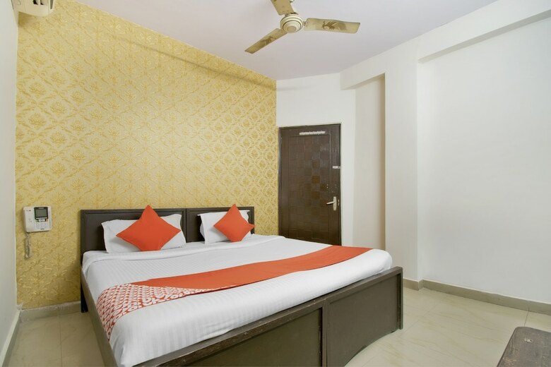 Hotel Oyo 24376 Merriment Residency