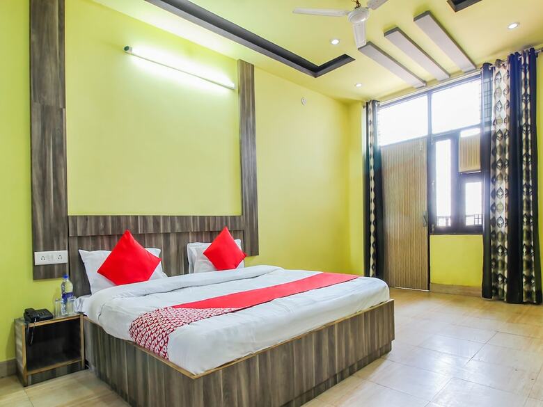 Hotel Oyo 24075 Galaxy Guest House
