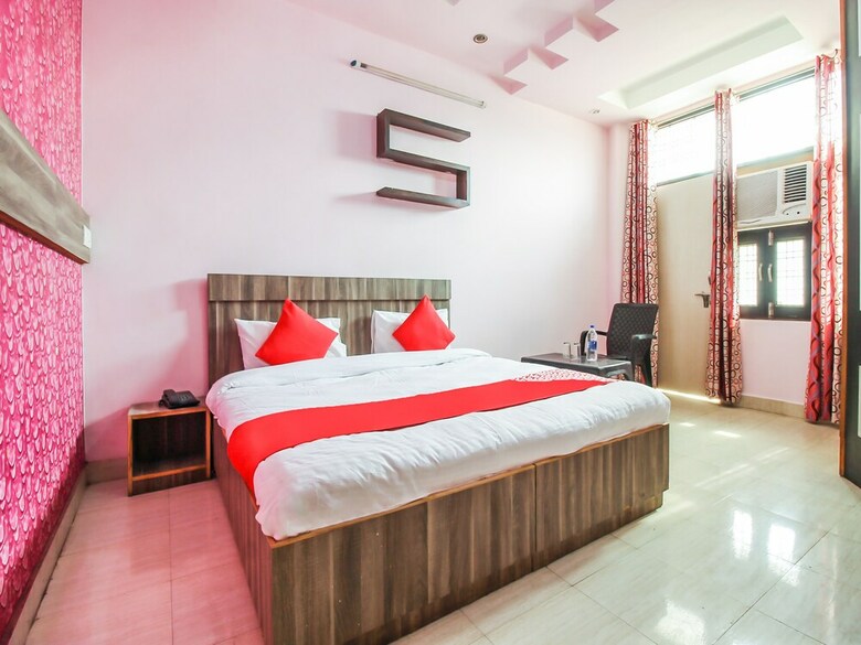 Hotel Oyo 24075 Galaxy Guest House