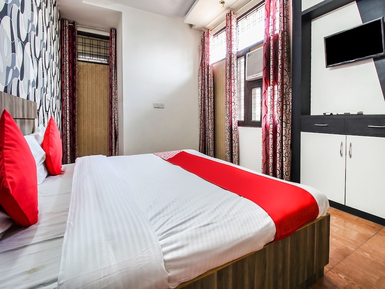 Hotel Oyo 24075 Galaxy Guest House
