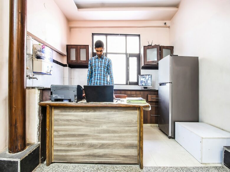 Hotel Oyo 24075 Galaxy Guest House