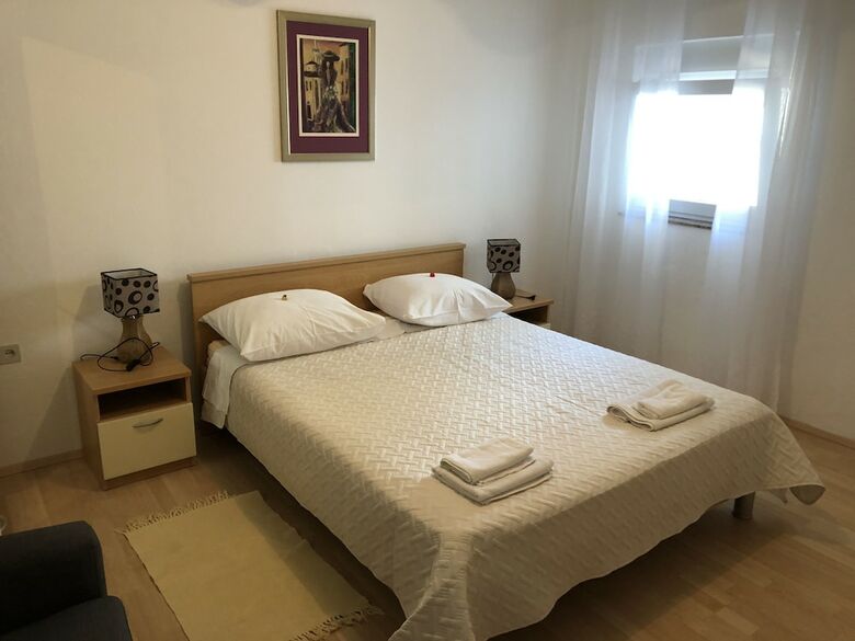 Angelas Apartments