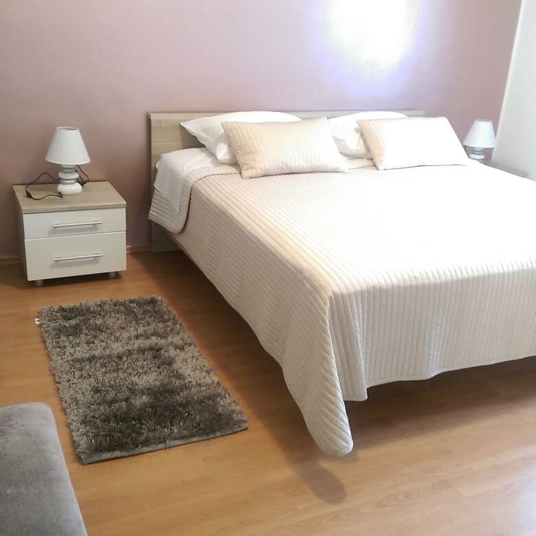 Angelas Apartments