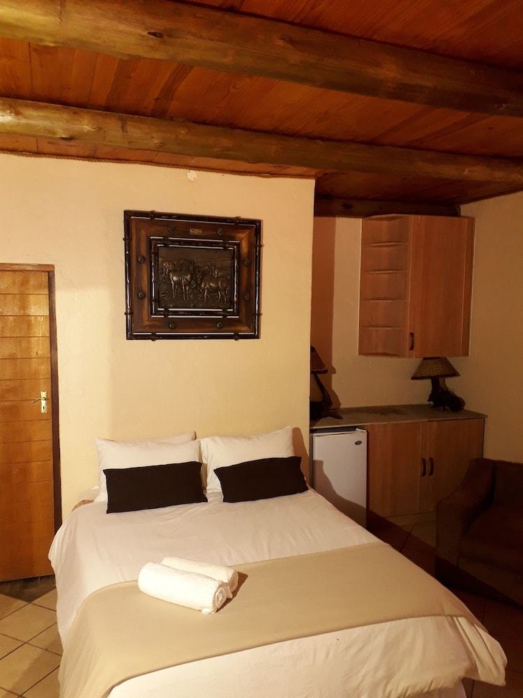 Posada African Explorer Private Game Lodge