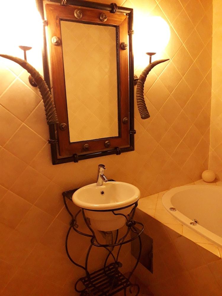 Posada African Explorer Private Game Lodge