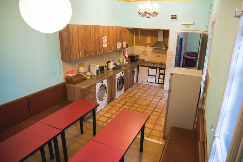 Hostal Reveller's Hostel