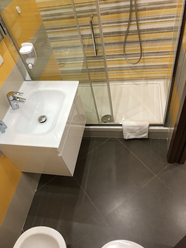 Hotel Ari Guest House