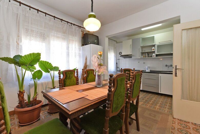 Apartment 74