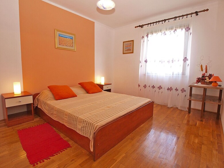 Apartment 70