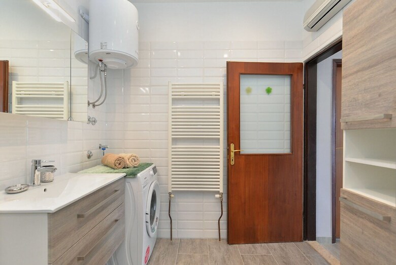 Apartment 70