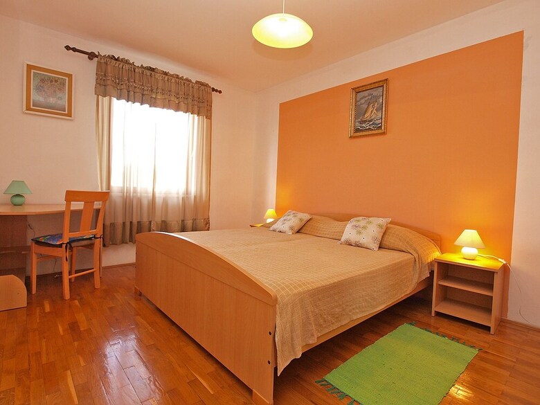 Apartment 70