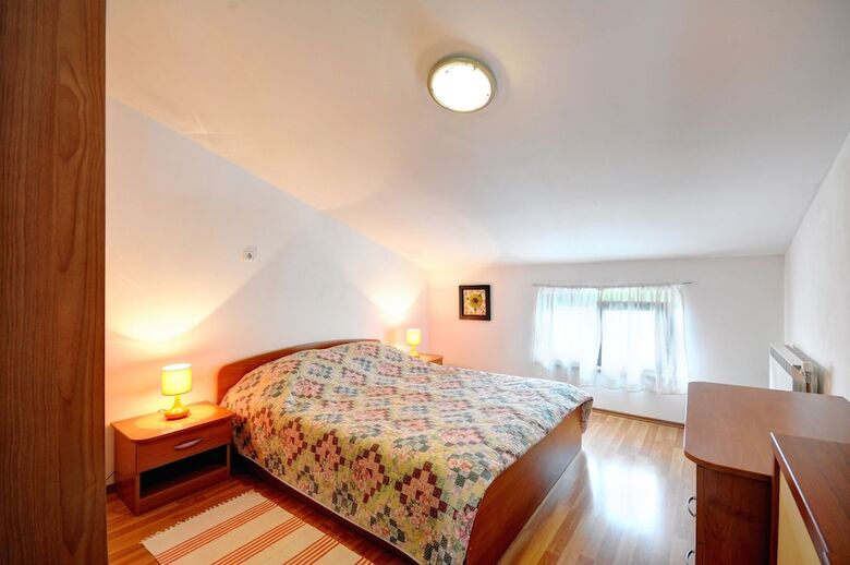 Apartment 70