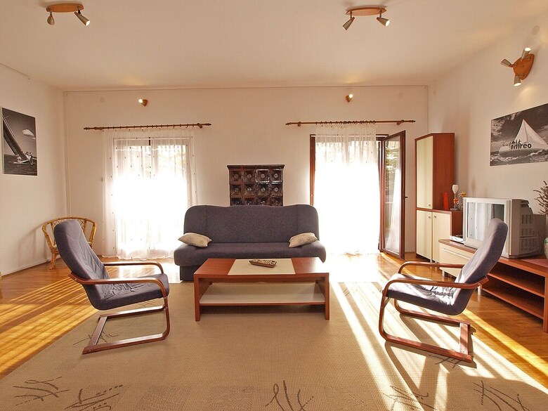 Apartment 70