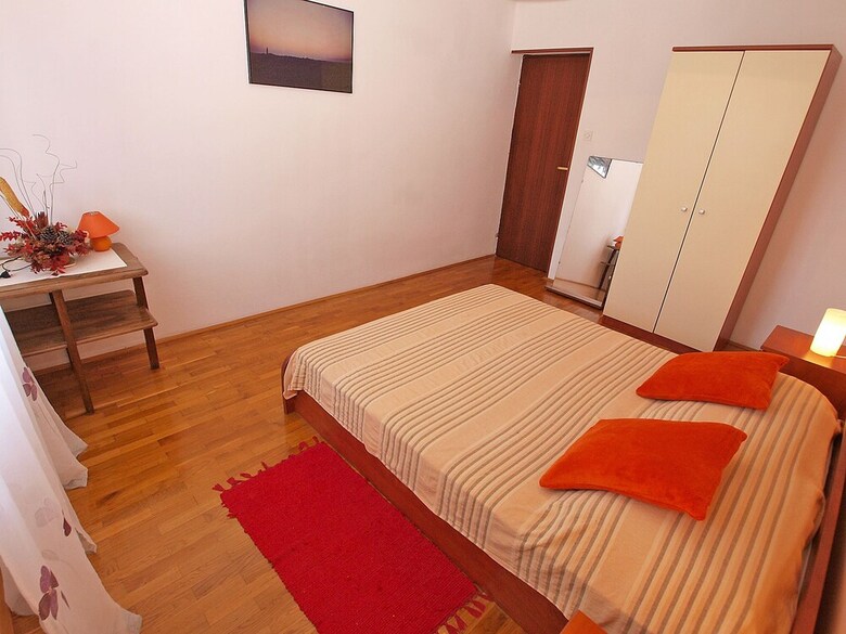 Apartment 70