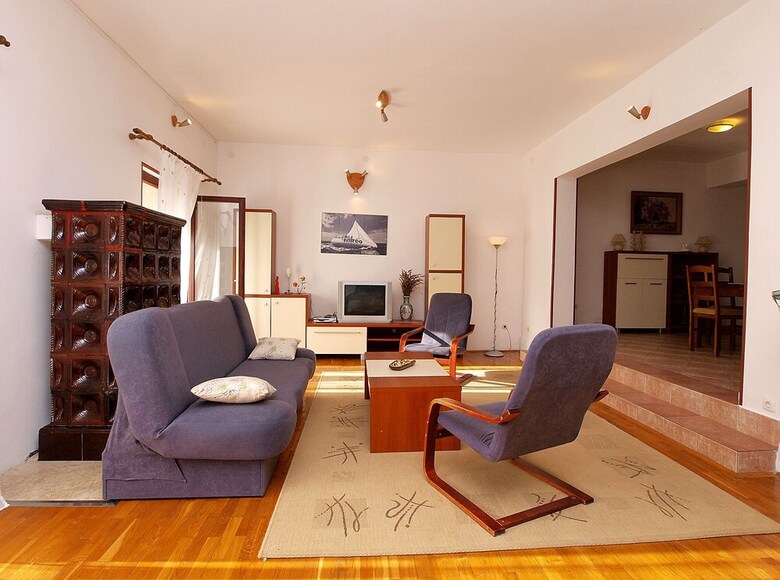 Apartment 70