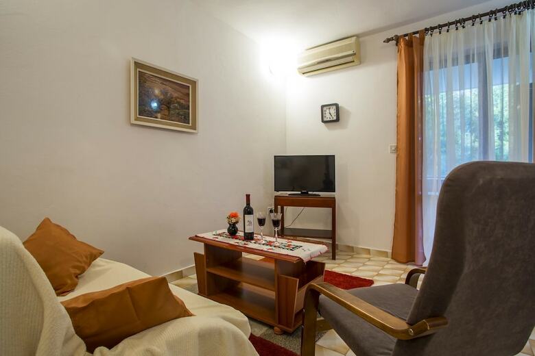 Apartment 34
