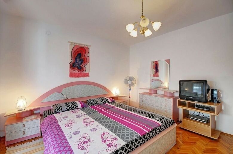 Apartment 43