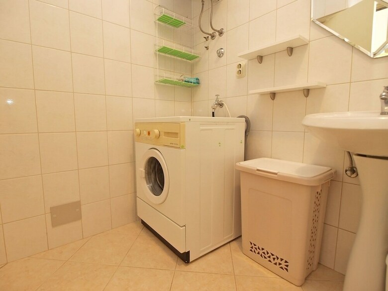 Apartment 21