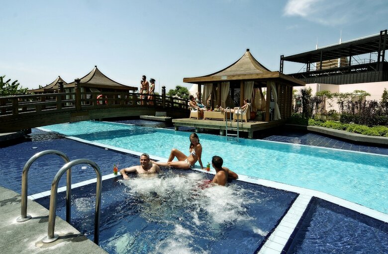 Limak Lara Deluxe Hotel & Resort