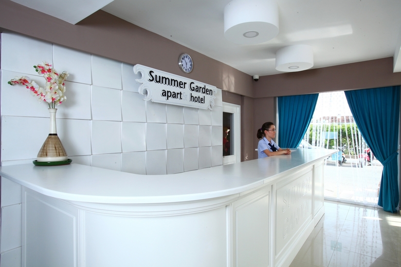 Summer Garden Apart