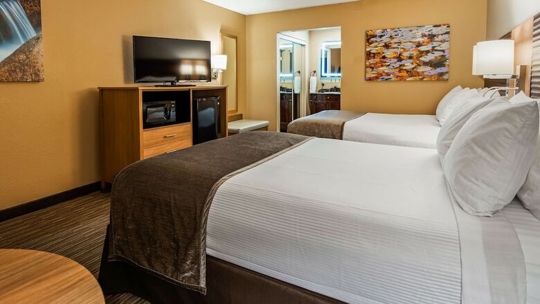 Hotel Best Western Plus Landing View Inn & Suites