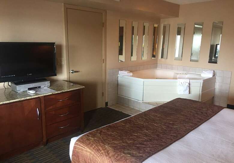 Hotel Best Western Plus Landing View Inn & Suites