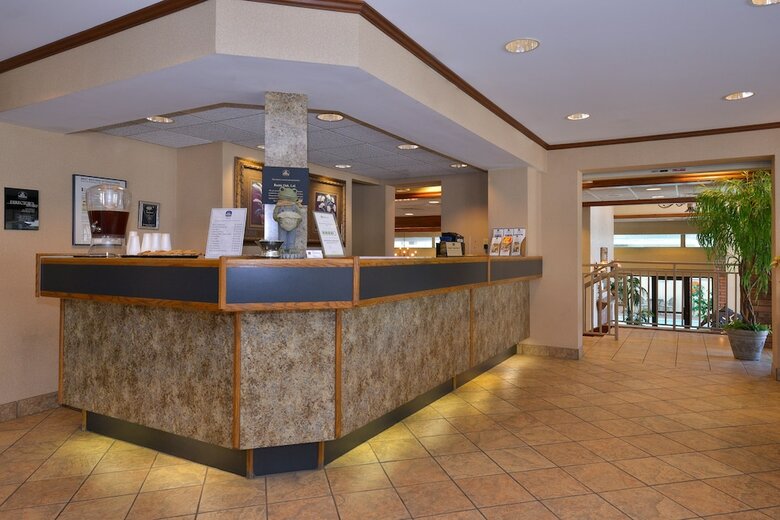 Hotel Best Western Plus Landing View Inn & Suites