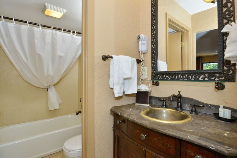 Hotel Best Western Plus Landing View Inn & Suites