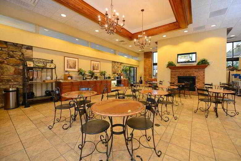 Hotel Best Western Plus Landing View Inn & Suites