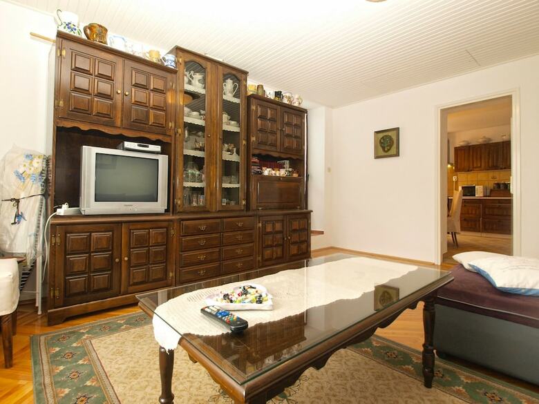 Apartment 64