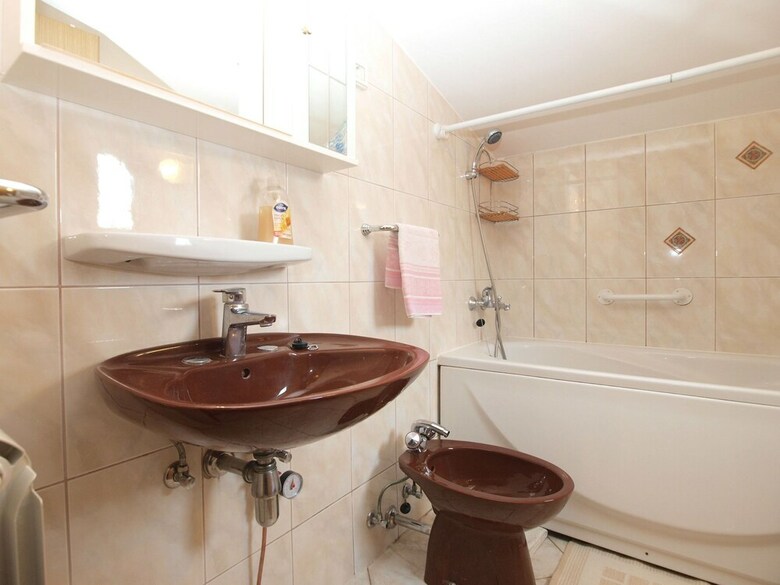 Apartment 64