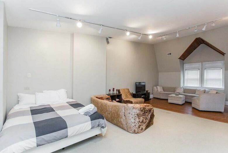 Safe Spacious Mansion Indowntown