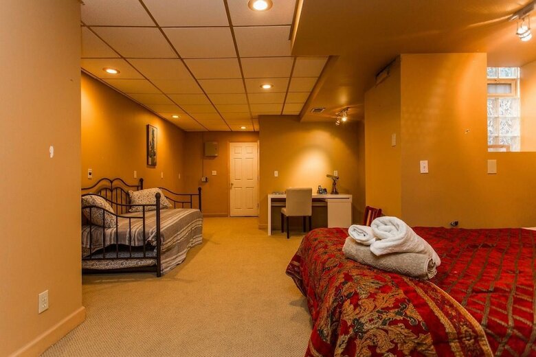 Safe Spacious Mansion Indowntown