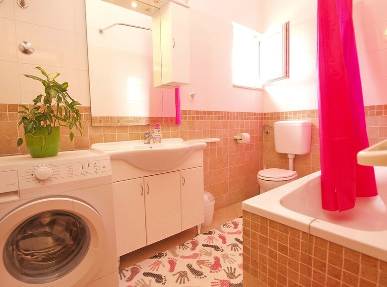 Apartment 446