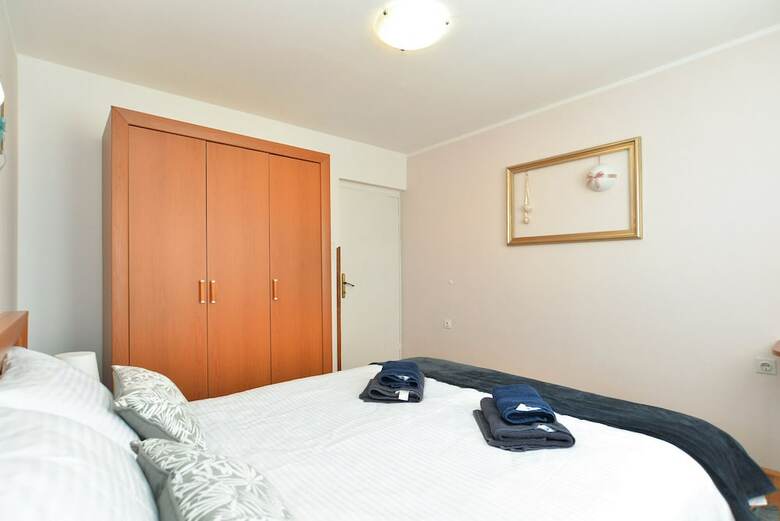 Apartment 669