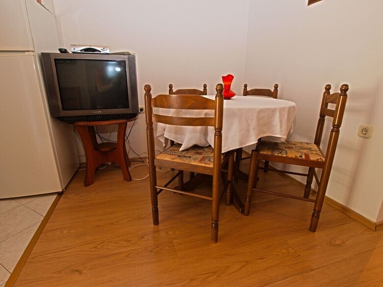 Apartment 613
