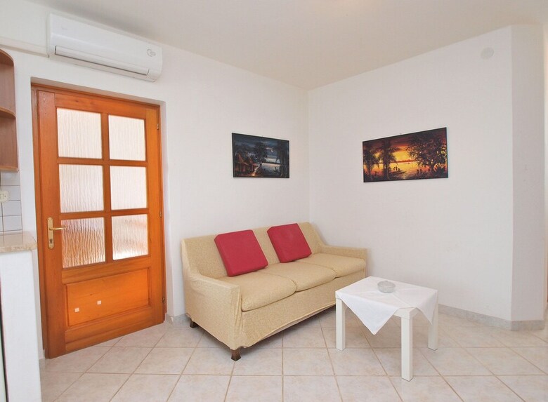 Apartment 728