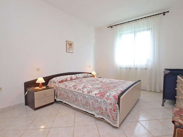 Apartment 728