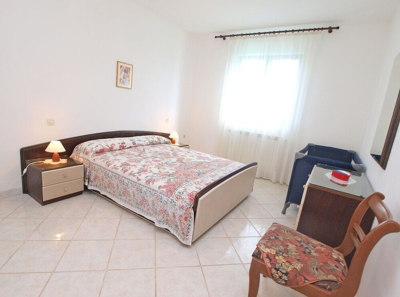 Apartment 728