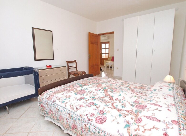 Apartment 728