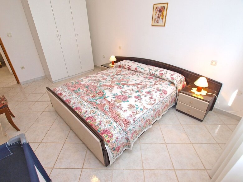 Apartment 728