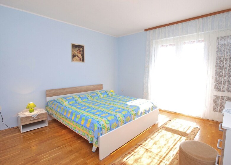 Apartment 757