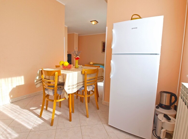 Apartment 757