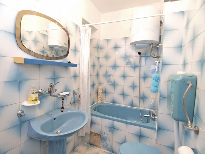 Apartment 757