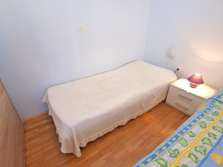 Apartment 757
